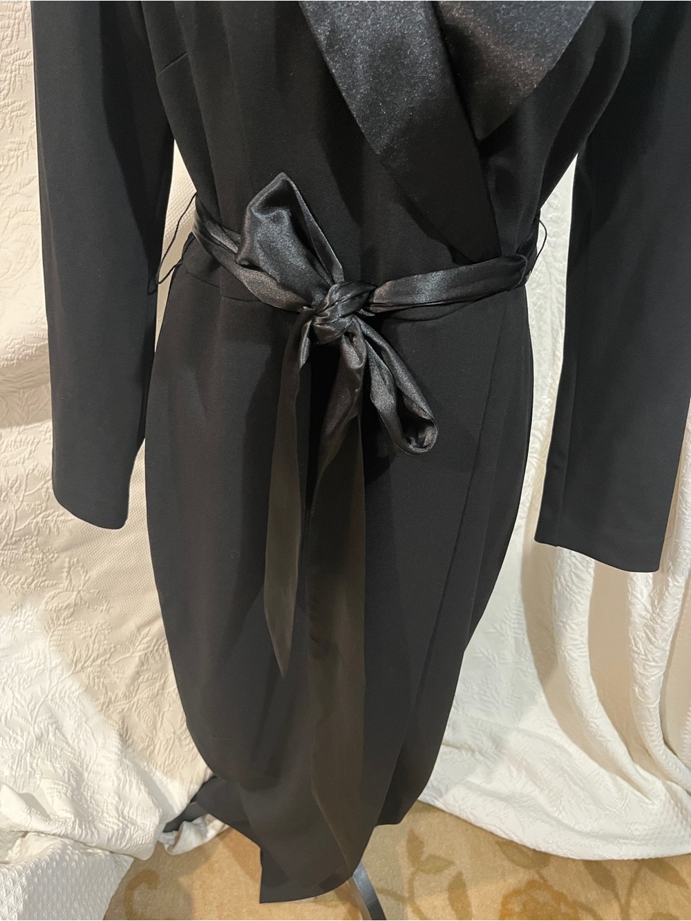 Eliza J Long Sleeve Tuxedo Gown, size 10, new with tags - Picture 6 of 15